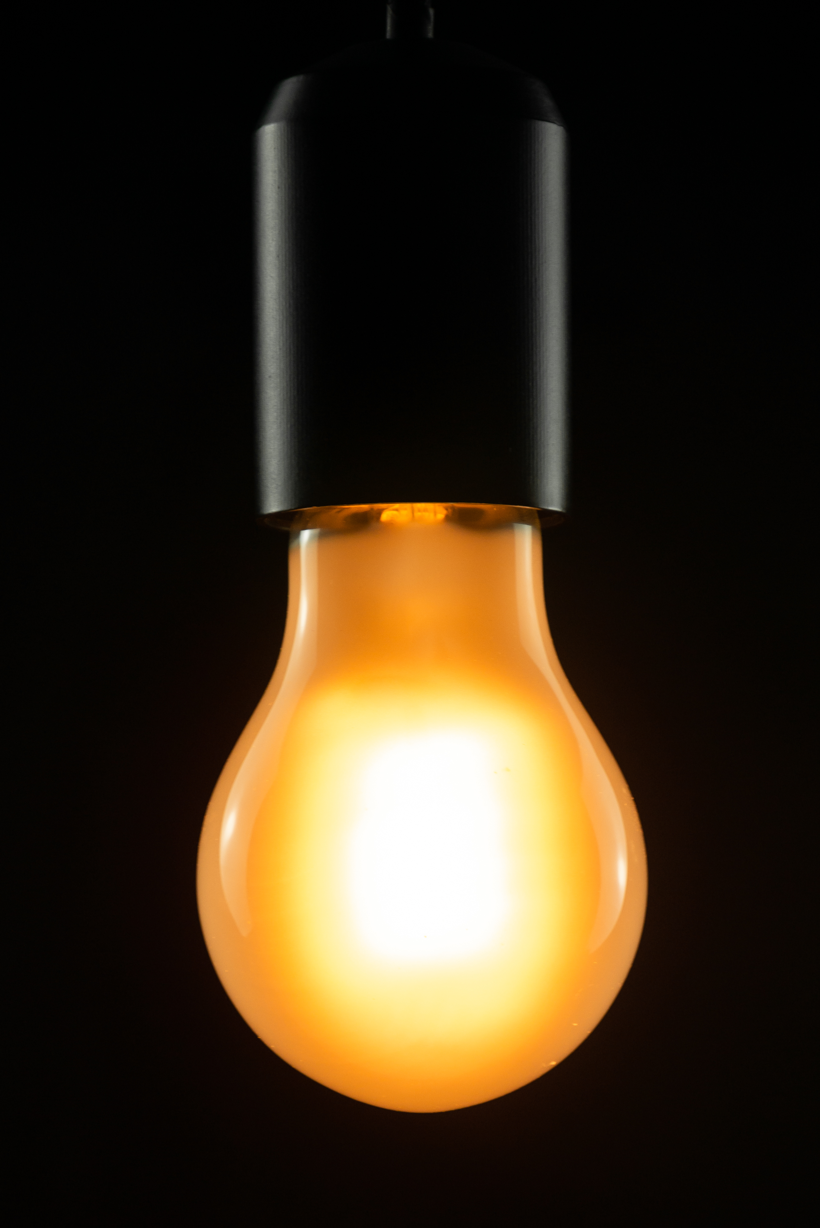 LED Lampe Soft Glühlampe matt R60 E27 5 Watt 1900 Kelvin warmweiß extra dimmbar